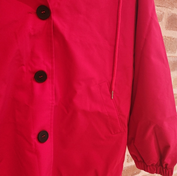Windbreaker Red Raincoat / Wind Protectant Jacket with Black Buttons NWT Sz M - Picture 4 of 11